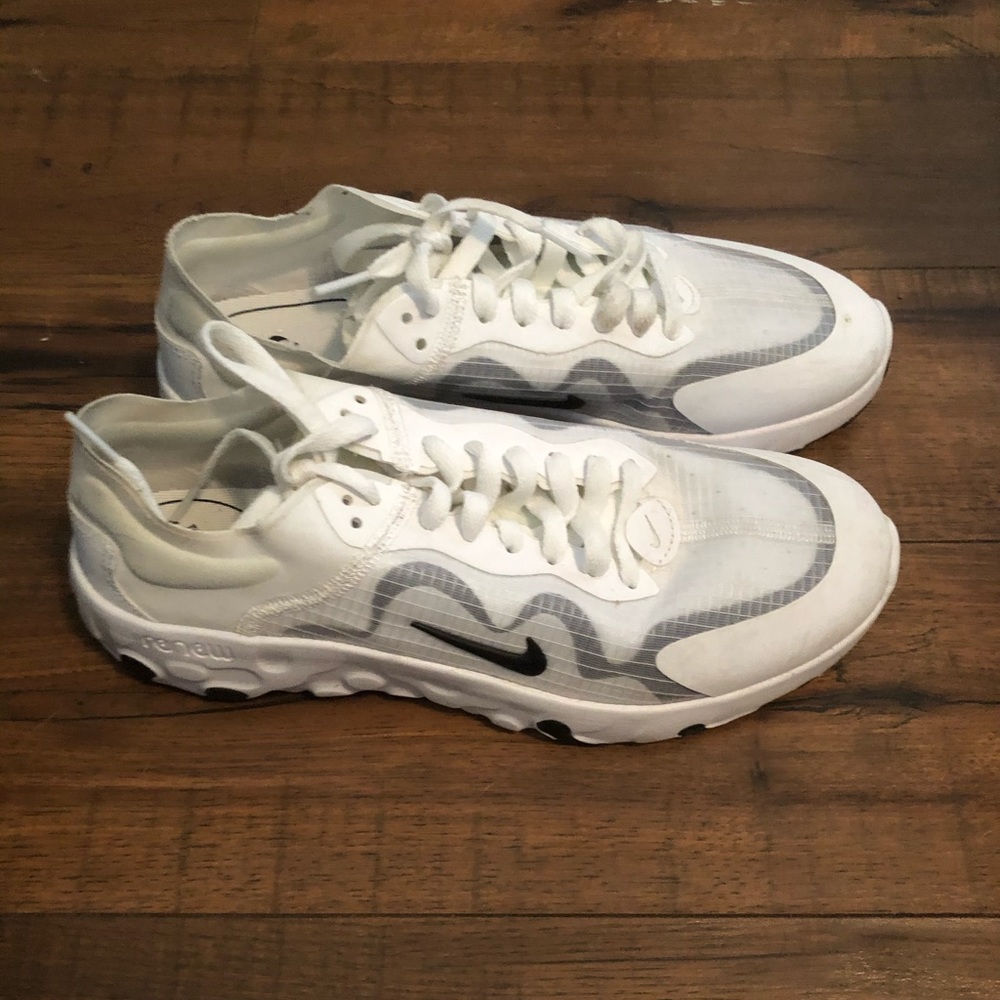 nike tennis shoes